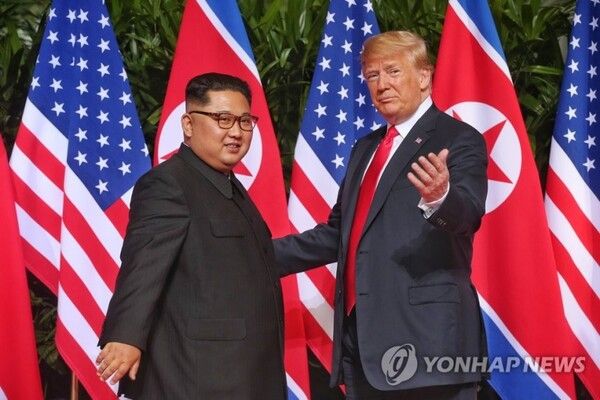 2018년 6월 싱가포르서 만난 트럼프와 김정은 [사진=연합뉴스]