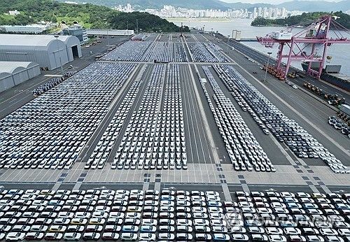 창원시 마산항 가포신항에서 선적 대기 중인 자동차 [사진=연합뉴스]