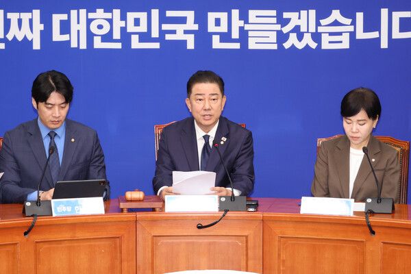 더불어민주당 김병기 당대표 직무대행 겸 원내대표가 27일 서울 여의도 국회에서 열린 최고위원회의에서 발언하고 있다. [사진=연합뉴스]