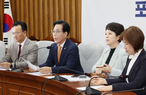 국민의힘 송언석 원내대표가 지난 27일 서울 여의도 국회에서 열린 원내대책회의에서 발언하고 있다.[사진=푤리뉴스]