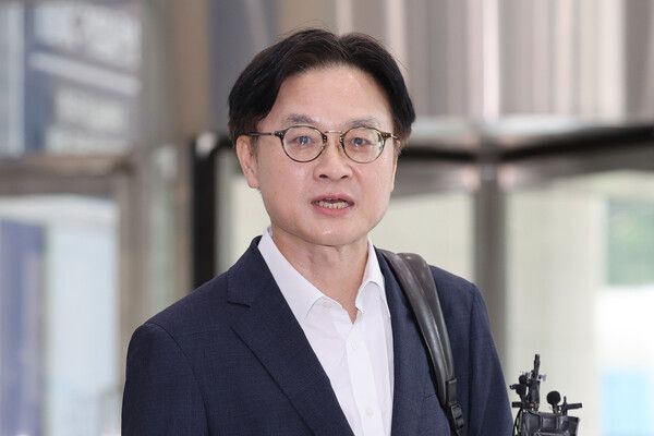 산업통상자원부 장관 후보자로 지명된&nbsp;김정관&nbsp;두산에너빌리티 사장이 30일 서울 강남구 한국기술센터에 마련된 인사청문회 준비사무실로 첫 출근하며 취재진의 질문에 답하고 있다. [사진=연합뉴스]