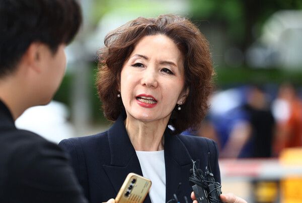 이진숙&nbsp;사회부총리 겸 교육부 장관 후보자가 30일 오전 서울 여의도 한국교육시설안전원에 마련된 인사청문회 준비 사무실로 출근하며 취재진 질문에 답하고 있다. [사진=연합뉴스]