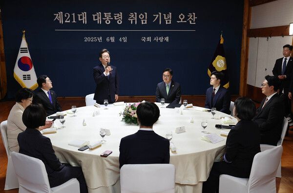 이재명 대통령이 4일 서울 여의도 국회 사랑재에서 열린 제21대 대통령 취임 기념&nbsp;오찬에 참석해 발언을 하고 있다. [사진=연합뉴스]