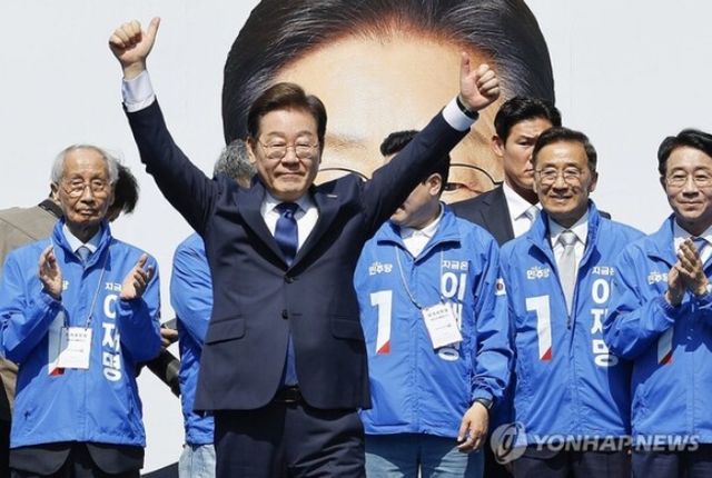 21대 대통령으로 이재명 후보의 당선이 확실해졌다. 보궐선거로 확정된 이 후보는 인수위 구성 없이 4일 부터 대통령 취임식을 갖고 대통령 직무를 실시한다. [사진=연합뉴스]