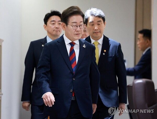 국무회의 입장하는 이재명 대통령 [사진=연합뉴스]