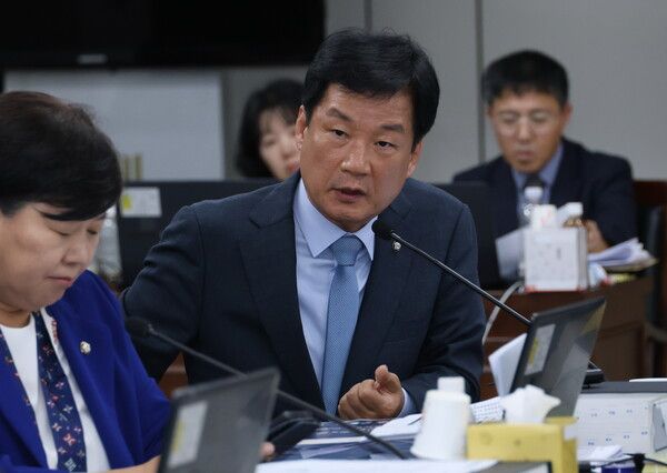 박균택 더불어민주당 의원은 5일 라디오에 출연해 오는 18일로 예정된 이재명 대통령의 파기환송심 재판에 대해 