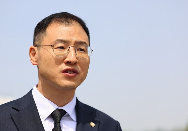 국민의힘을 탈당해&nbsp; 민주당으로 입당한 김상욱 의원은 5일 라디오에 출연해 이번 대선 결과를 두고 