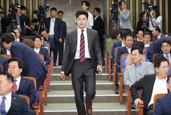 국민의힘 김용태 비상대책위원장이 5일 서울 여의도 국회에서 열린 의원총회에 참석하고 있다. [사진=연합뉴스]