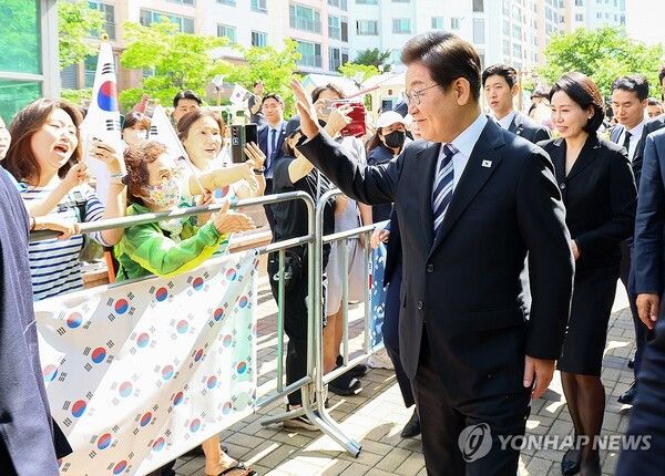 이재명 대통령은 유권자들의 '내란 종식' 열망이 투표로 이어진 것으로 나타났다 [사진=연합뉴스]