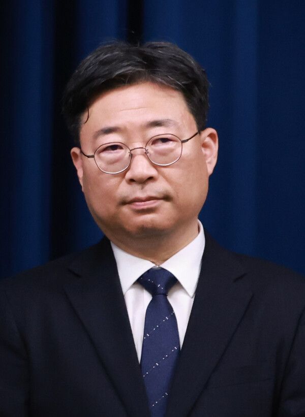 이재명 대통령은 6일 강훈식 대통령 비서실장의&nbsp;대통령실&nbsp;1차 인선 브리핑을 통해&nbsp;대통령실&nbsp;경제성장수석에 하준경 한양대 교수를 임명했다고 밝혔다. 사진은 이날 인선 발표에 참석한 하 수석. [사진=연합뉴스]