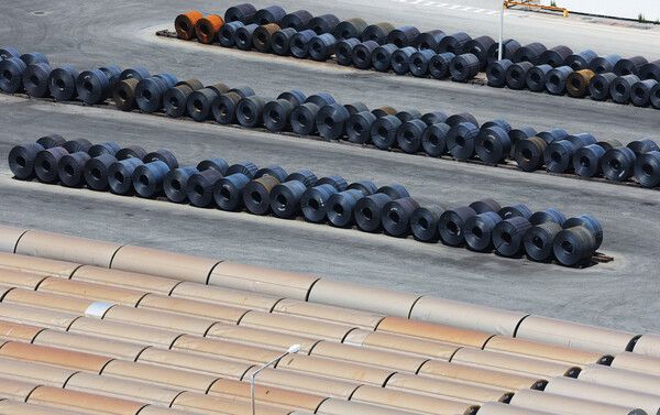 4일 경기도 평택항에 철강 제품이 쌓여 있다. [사진=연합뉴스]