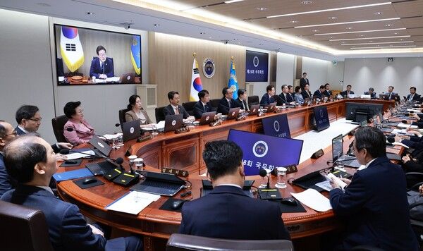 이재명&nbsp;대통령이 1일 서울 용산 대통령실 청사에서 국무회의를 주재하고 있다. [사진=연합뉴스]