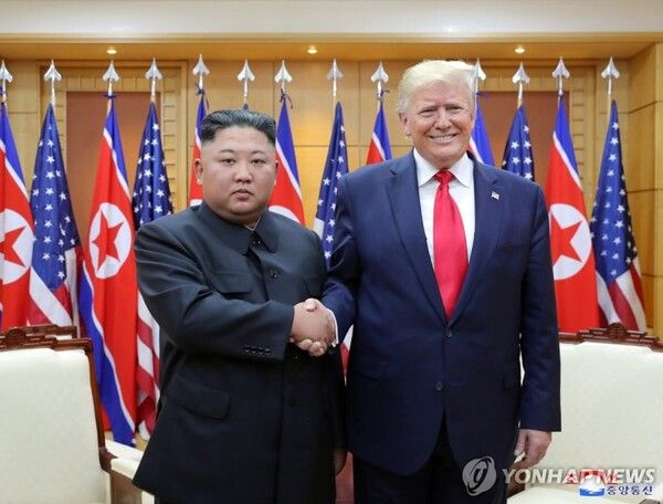 2019년 판문점에서 만난 김정은과 트럼프 [사진=EPA=연합뉴스]
