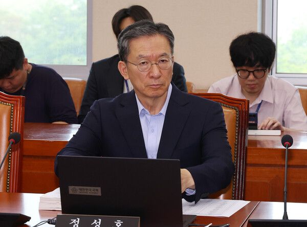 9일 국회에서 열린 기획재정위원회 전체회의에&nbsp;정성호&nbsp;법무부 장관 후보자가 자리하고 있다. [사진=연합뉴스]