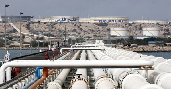 이란 하르그섬의 수상 송유 장치 [사진=EPA/연합뉴스]