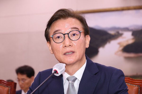 &nbsp;전재수&nbsp;해양수산부 장관 후보자가 14일 서울 여의도 국회 농림축산식품해양수산위원회 전체회의에서 열린 인사청문회에서 의원 질의에 답변하고 있다. [사진=연합뉴스]