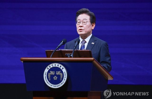 이재명 대통령이 13일 서울 강남구 코엑스에서 열린 2025 세계정치학회(IPSA) 서울총회 개막식에서 연설하고 있다. 2025.7.13 [대통령실통신사진기자단/연합뉴스]