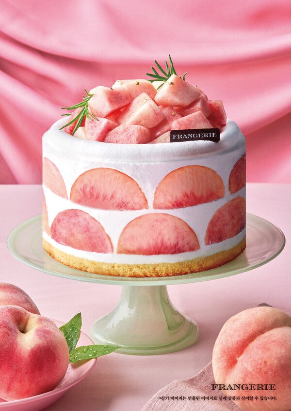 프랑제리 복숭아 시즌 케이크. /이랜드이츠