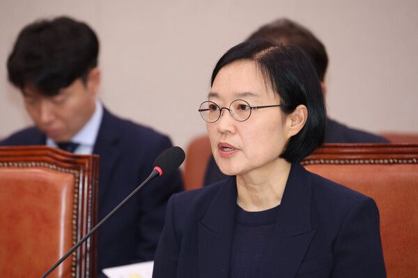 한성숙&nbsp;중소벤처기업부 장관 후보자가 15일 서울 여의도 국회 산업통상자원중소벤처기업위원회 전체회의에서 열린 인사청문회에서 의원 질의에 답변하고 있다. [사진=연합뉴스]