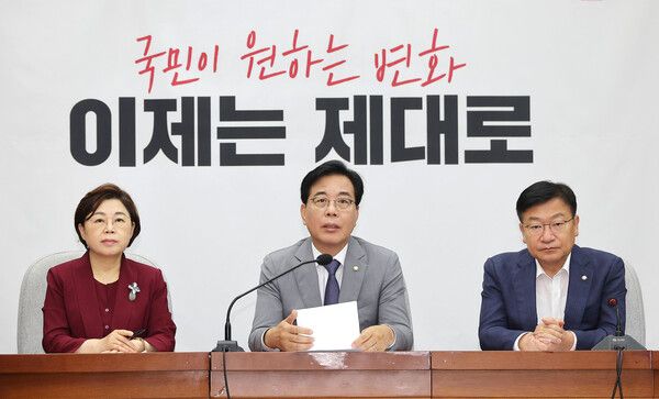 국민의힘&nbsp;송언석&nbsp;비상대책위원장 겸 원내대표가 15일 국회에서 열린 원내대책회의에서 발언하고 있다. [사진=연합뉴스]