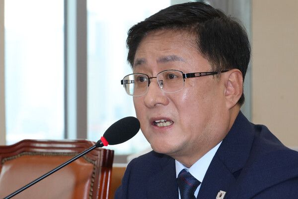 &nbsp;김성환&nbsp;환경부 장관 후보자가 15일 국회 환경노동위원회에서 열린 인사청문회에서 위원 질의에 답하고 있다. [사진=연합뉴스]