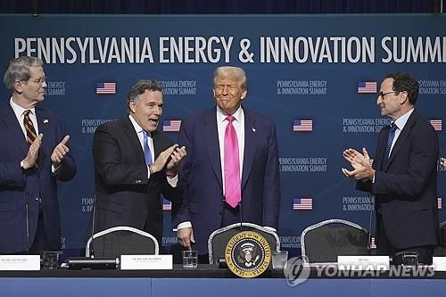 펜실베이니아 혁신서밋 참석한 트럼프 대통령 [사진=피츠버그 AP/연합뉴스]