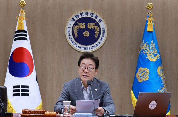 이재명&nbsp;대통령이 15일 서울 용산 대통령실 청사에서 국무회의를 주재하고 있다. [사진=연합뉴스]