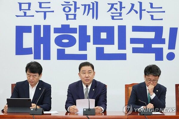 더불어민주당 김병기 당대표 직무대행 겸 원내대표가 17일 서울 여의도 국회에서 열린 정책조정회의에서 발언하고 있다. [사진=연합뉴스]