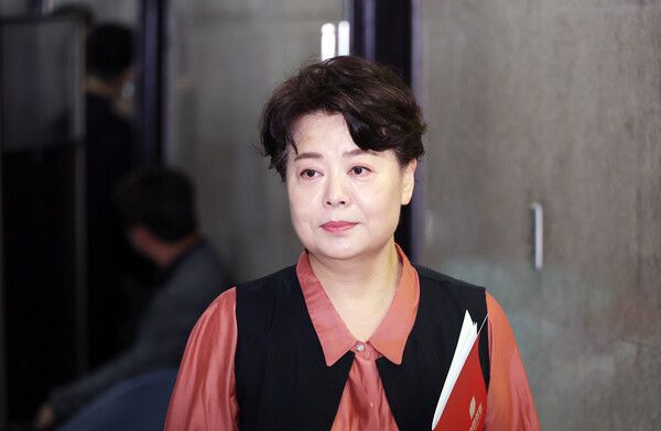 국민의힘&nbsp;윤희숙&nbsp;혁신위원장이 17일 서울 여의도 국회 본청으로 들어서고 있다.&nbsp; [사진=연합뉴스]