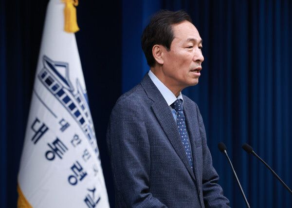 대통령실 우상호 정무수석은 17일 라디오에 출연해 이재명 정부 1기 내각에 지명된 장관 후보자들의 유지·철회·사퇴 여부가 이번 주말 중으로 결론이 날 것이라고 밝혔다. [사진=연합뉴스]&nbsp;