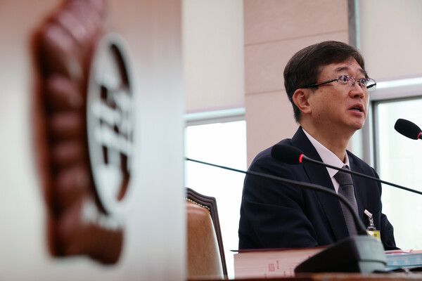 &nbsp;오영준&nbsp;헌법재판관 후보자가 18일 서울 여의도 국회 법제사법위원회에서 열린 인사청문회에서 의원질의에 답하고 있다.[사진=연합뉴스]