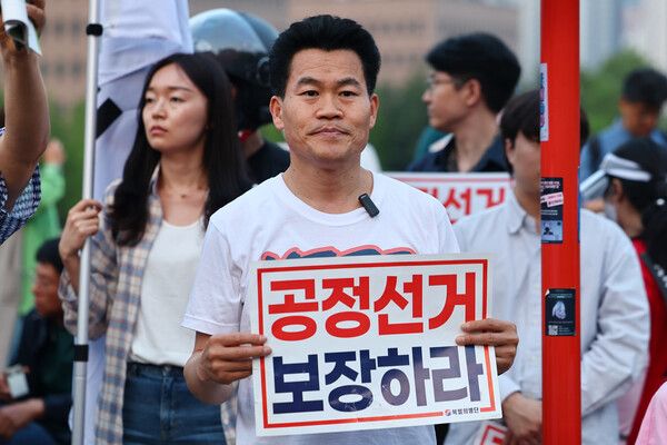 전한길 씨는 지난 달 8일 대선이 끝난 후 본명으로 온라인 국민의힘 서울시당을 통해 입당한 뒤 다음 날 승인을 받은 것으로 알려졌다. [사진=연합뉴스]