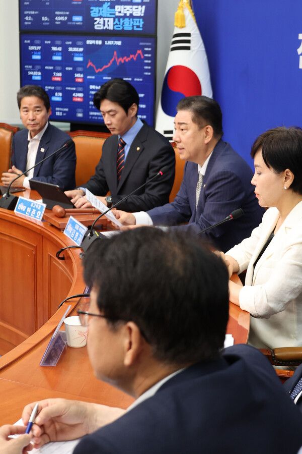 더불어민주당&nbsp;김병기&nbsp;당대표 직무대행 겸 원내대표가 2일 서울 여의도 국회에서 열린 최고위원회의에서 발언하고 있다. [사진=연합뉴스]