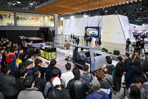 4월 열린 서울모빌리티쇼에서 현대모비스가 자동차 첨단기술을 시연하고 있는 모습 [사진=현대모비스]