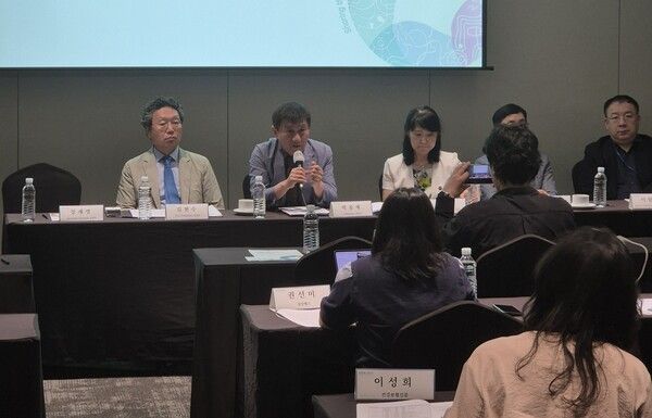 지난 1일 서울 용산 드래곤시티호텔에서 열린&nbsp;'2025 국제소화기내시경네트워크(International Digestive EndoscOpy Network, IDEN)' 기자간담회에서 박종재 대한소화기내시경학회 이사장(고대구로병원)이 소회를 밝히고 있다. /김시영 기자