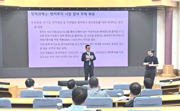 (사진= 질의응답중인 민병덕의원)