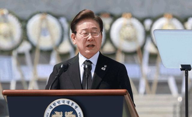 이재명 대통령은 지난 6월6일 70회 현충일 추념식을 하고 있다. 이 대통령은 이날 윤석열 정부에서 삭감된 광복회 예산을 전액 원상복구를 지시했다. [사진=연합뉴스]&nbsp;