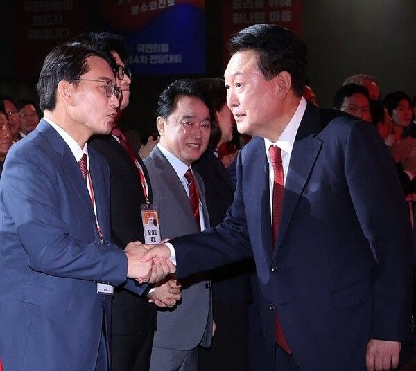 윤상현 의원과 윤석열 전 대통령 [사진=연합뉴스]