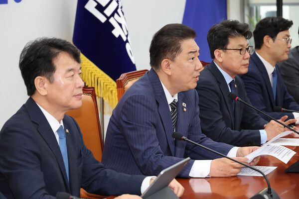 더불어민주당&nbsp;김병기&nbsp;당대표 직무대행 겸 원내대표가 3일 서울 여의도 국회에서 열린 정책조정회의에서 발언하고 있다. [사진=연합뉴스]