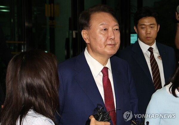 조사 마치고 나오는 윤석열 [사진=연합뉴스]