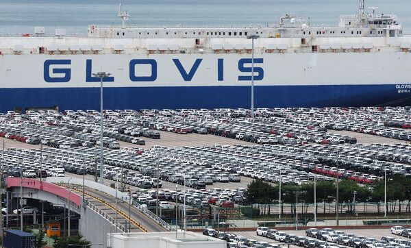 수출용 자동차가 세워져 있는 평택항의 모습 [사진=연합뉴스]