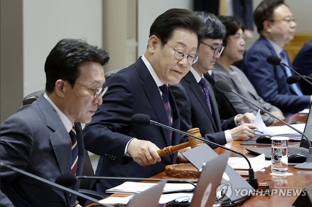 4일 한반중에 본회의를 통과한 약 31조8천억원에 달하는 이재명 정부 첫 추경안에 대해 이 대통령은 주말인 5일 긴급 국무회의를 열어 추경안을 심의,의결했다. [사진=연합뉴스]