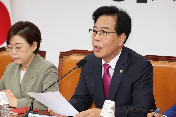 &nbsp;국민의힘&nbsp;송언석&nbsp;비대위원장 겸 원내대표가 7일 서울 여의도 국회에서 열린 비상대책위원회의에서 발언하고 있다. [사진=연합뉴스]