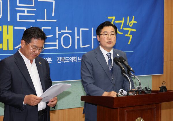 더불어민주당 당권 주자인 박찬대 의원이 8일 전북특별자치도의회 기자회견에서 발언하고 있다. [사진=연합뉴스]