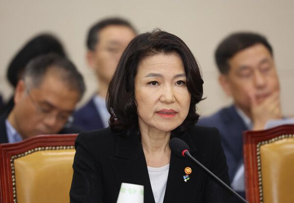 이진숙&nbsp;방송통신위원장이 27일 국회 과학기술정보방송통신위원회 전체회의에서 의원질의에 답하고 있다. [사진=연합뉴스]