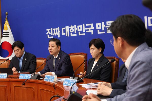 더불어민주당 김병기 당대표 직무대행 겸 원내대표가 9일 서울 여의도 국회에서 열린 최고위원회의에서 발언하고 있다. [사진=연합뉴스]