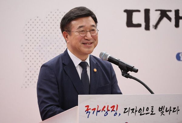 윤호중 행정안전부 장관은 12일 라디오에 출연해 검찰개혁을 위한 중대범죄수사청 신설을 두고 