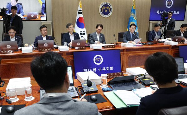 이재명 대통령이 12일 서울 용산 대통령실에서 열린&nbsp;국무회의를 주재하고 있다. [사진=연합뉴스]