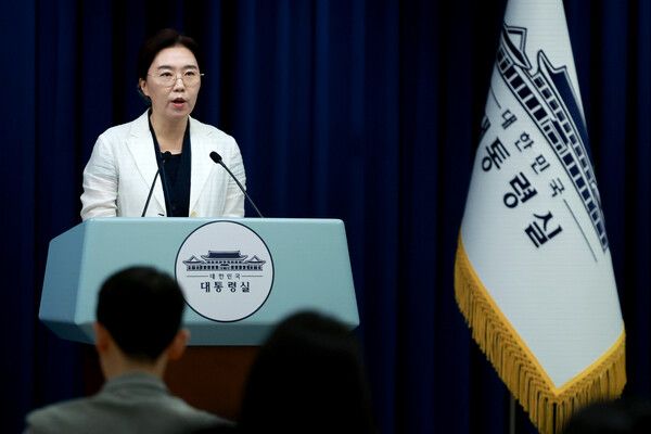 강유정&nbsp;대통령실 대변인이 14일 서울 용산 대통령실 청사에서 15일 예정된 국민임명식 등 현안 브리핑을 하고 있다. [사진=연합뉴스]