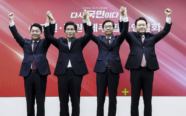 14일 당대표 후보들이 서울 여의도 국힘 중앙당사 합동연설회서 기념촬영을 하고 있다 [사진=연합뉴스]